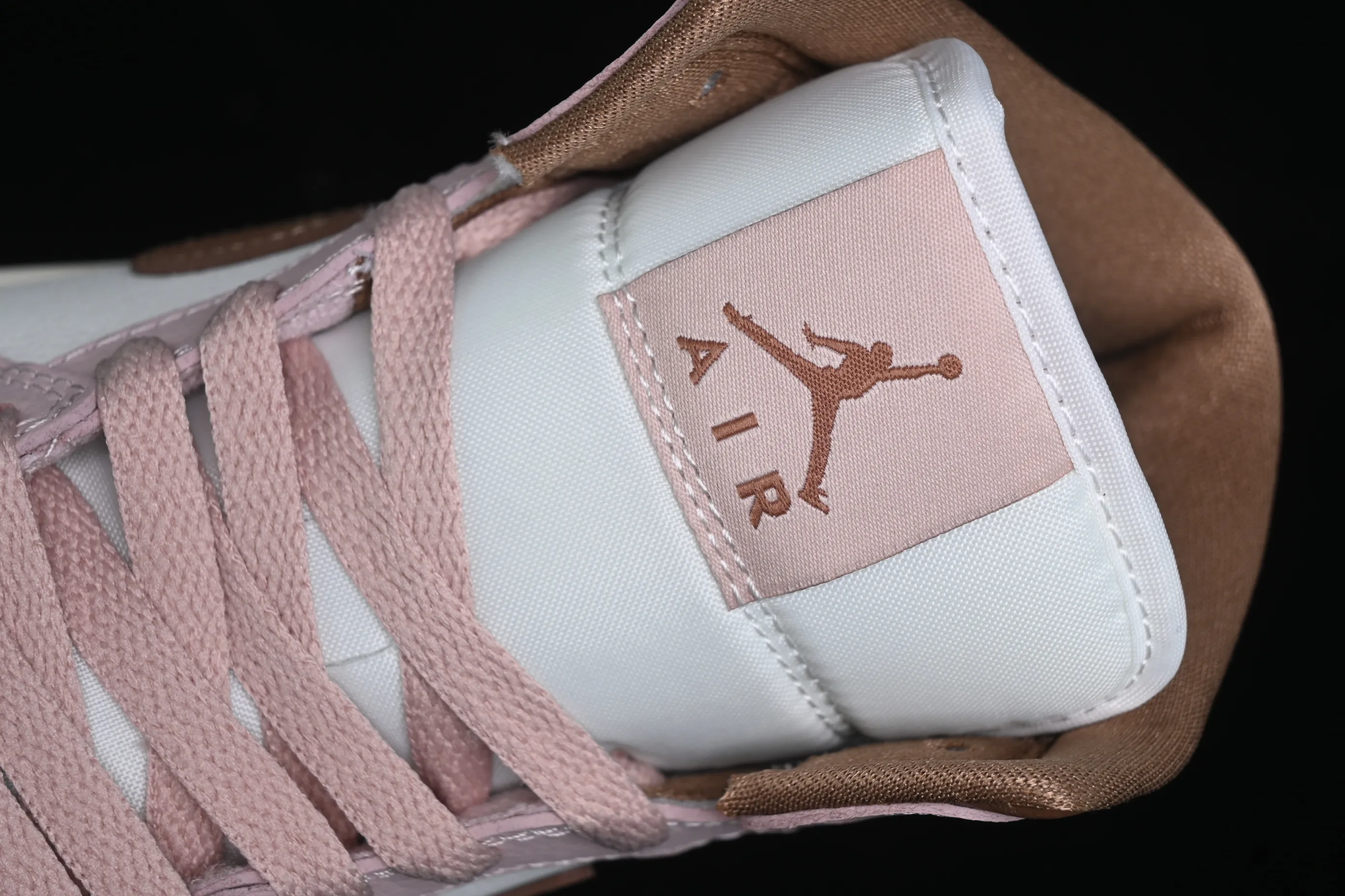 All categories Air Jordan Jordan series basketball shoes Air Jordan 1 Mid G version pure original Air Jordan 1 Mid AJ1 Joe 1 Khaki powder China basketball shoes BQ6472-620